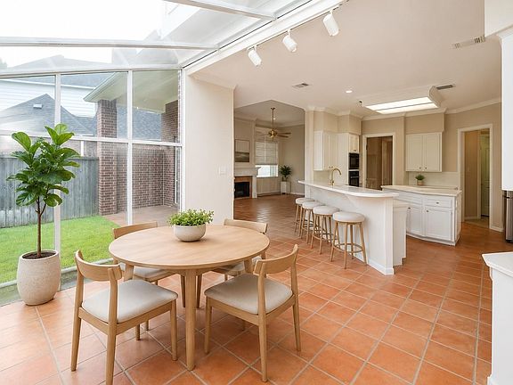 4th image of 45 Ambleside Crescent Dr