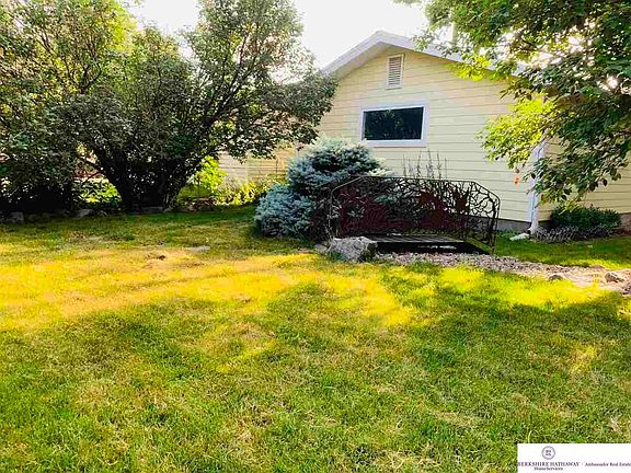 5th image of 1527 N D St