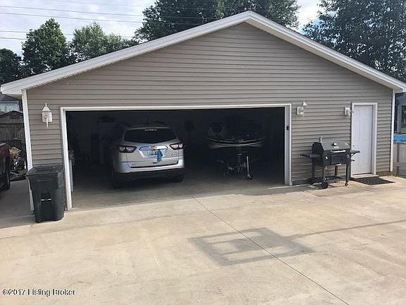 5th image of 802 Charlene Dr
