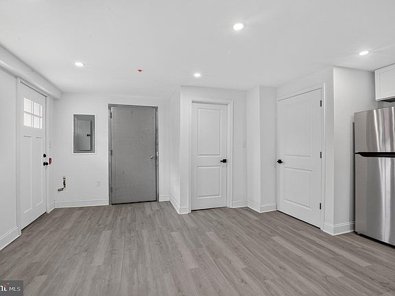 5th image of 4623 Sansom St #3