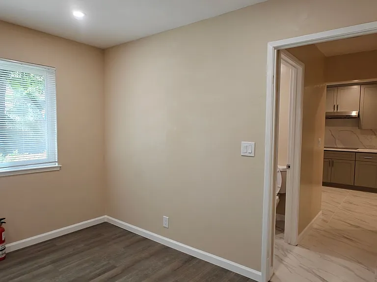 714 Liverpool Way — Photo 9