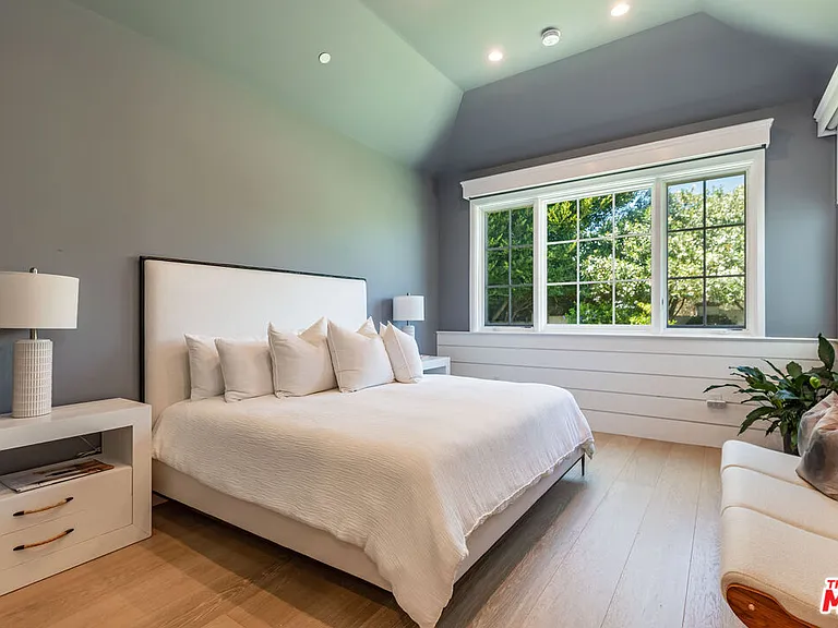 6671 Dume Dr — Photo 33