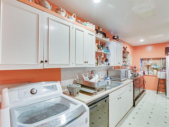 5th image of 1009 Nueva Tierra St