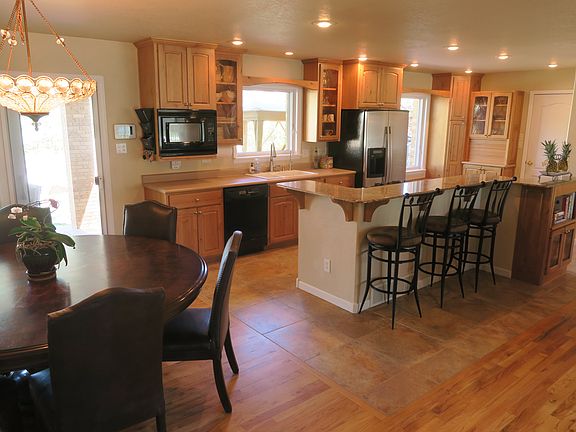 3rd image of 3009 Aspen Dr