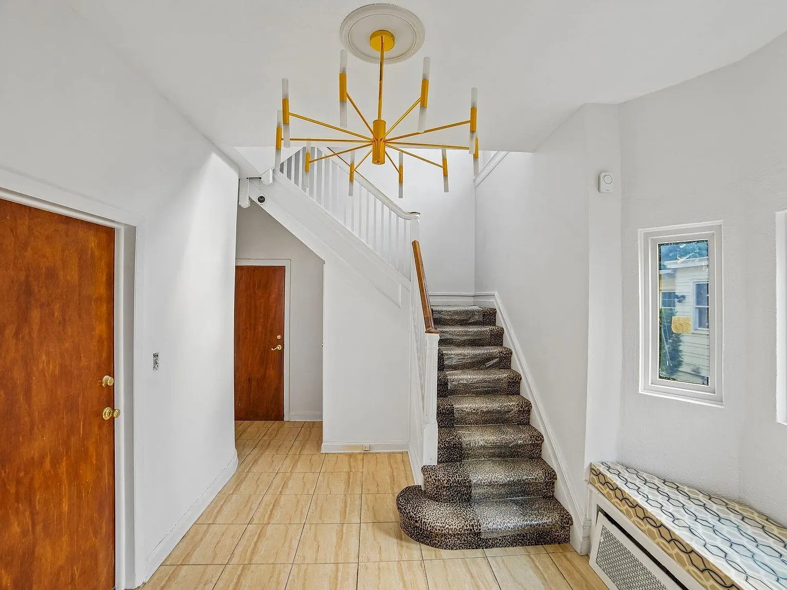 3 bed, 2.0 bath, 1350 sqft, $3,500 — Photo 3