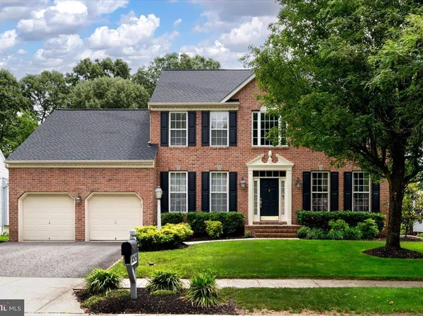 8242 Green Ice Dr, Pasadena, MD 21122