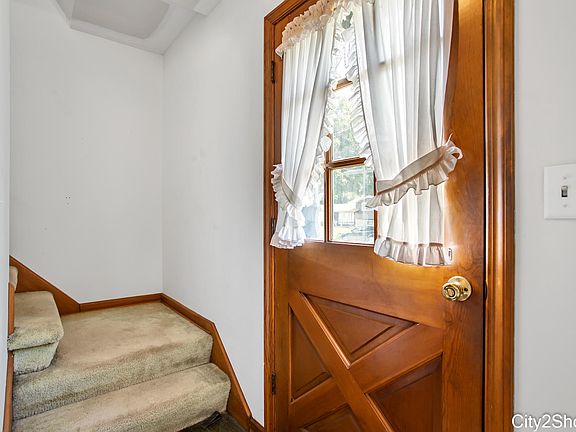 3rd image of 2702 Brooklane Ave SE