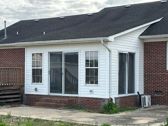 3rd image of 813 Cherry Glade Road