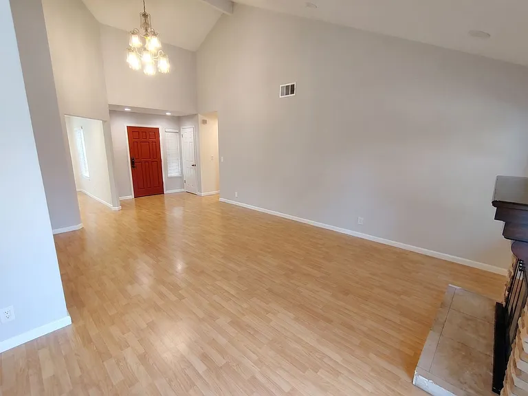 4653 Dinuba St — Photo 5