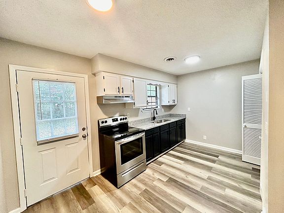 2nd image of 706 Roberta Dr #D