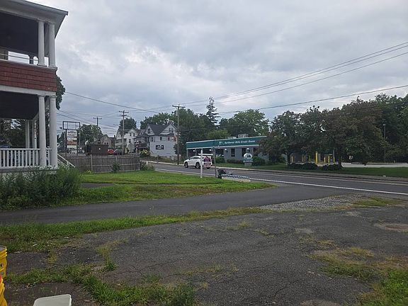 4th image of 362 N Elm St