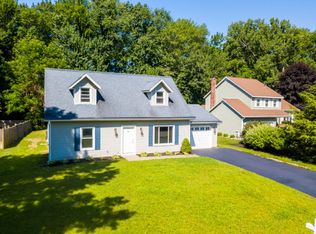 44 Algonquin Rd, Clifton Park, NY 12065