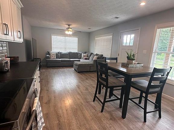 4th image of 205 Hideaway Ln