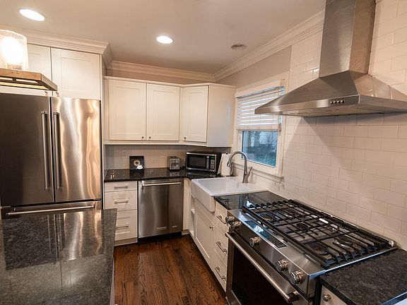 5th image of 22415 Pointe Dr