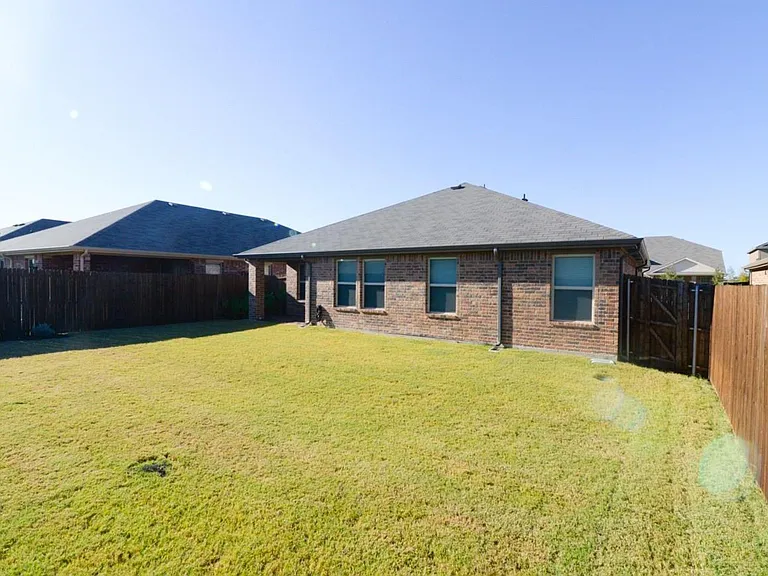 1112 Decker Dr — Photo 8