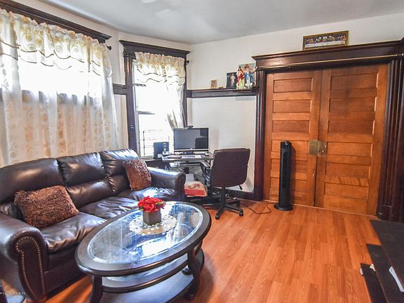 5th image of 372 Heberton Ave