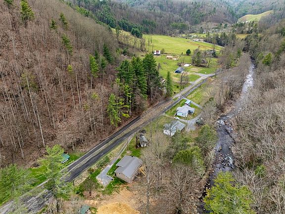 4th image of 23146 Taylor Valley Rd