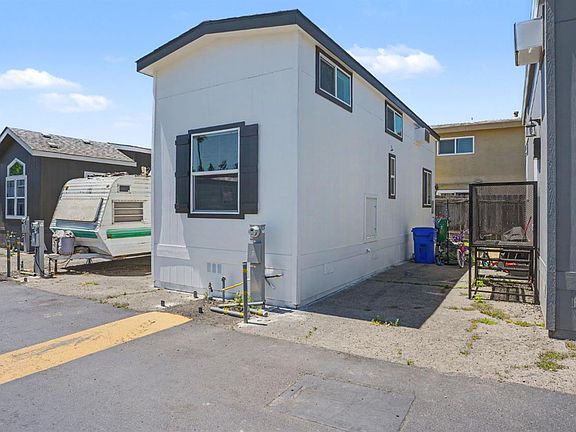 3rd image of 2425 Church Ln Space 8