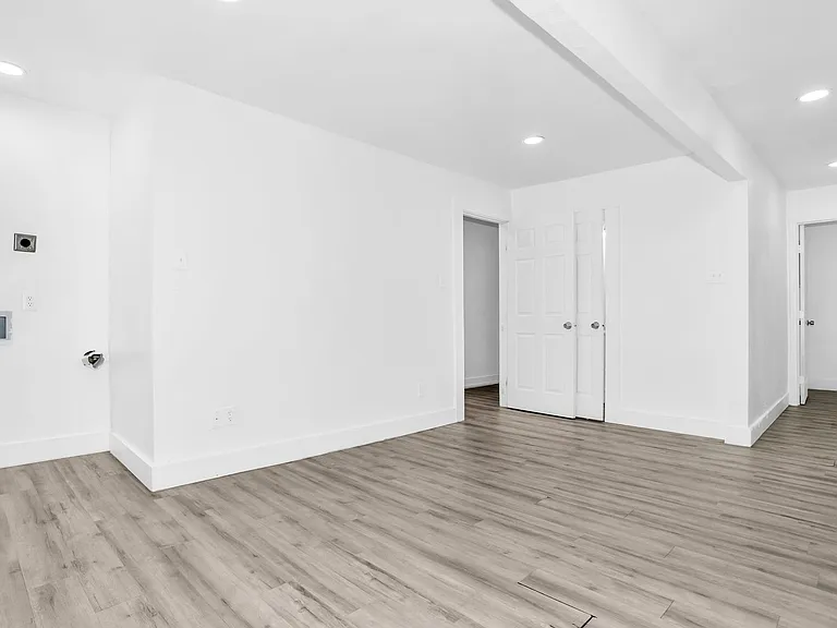 2737 Stuart Dr — Photo 28