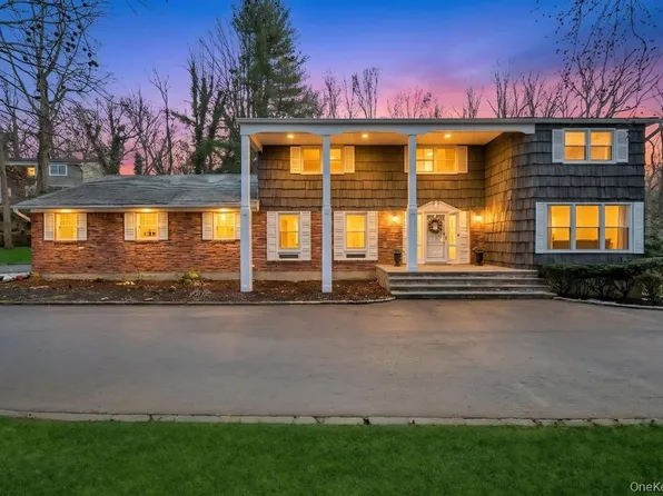 10 Hunting Hill Road, Woodbury, NY 11797