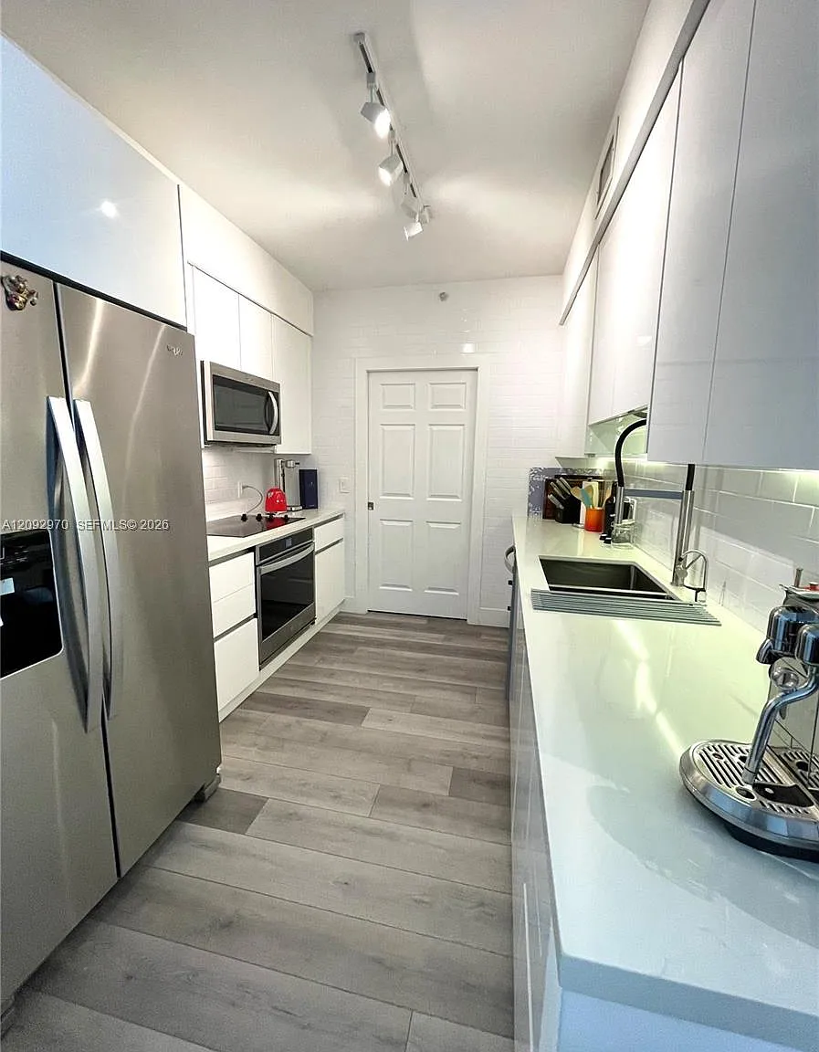 350 Las Olas Place Condo — Photo 3