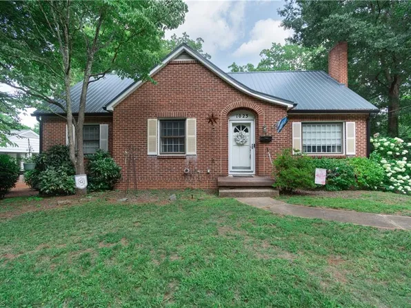 1023 Kearns Ave, Winston Salem, NC 27106
