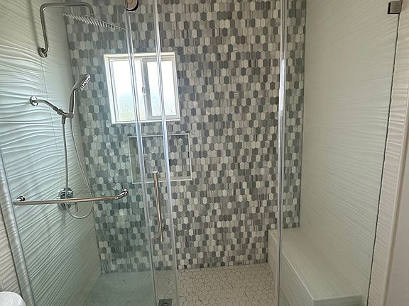 3rd image of 3868 S Cloverdale Ave