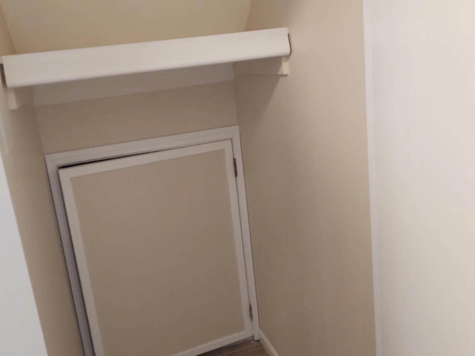 2 bed, 1.5 bath, 902 sqft, $1,300 — Photo 2