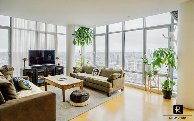 Sold by R New York | media 1