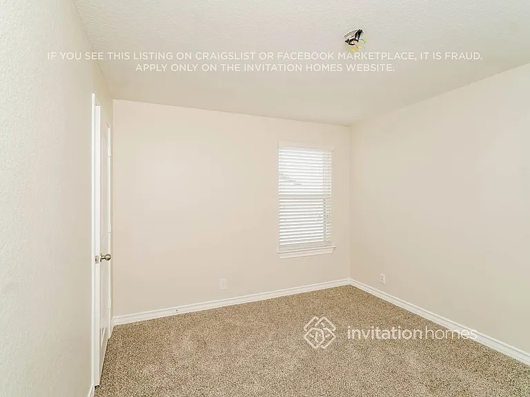 8907 Taylor Grv — Photo 10