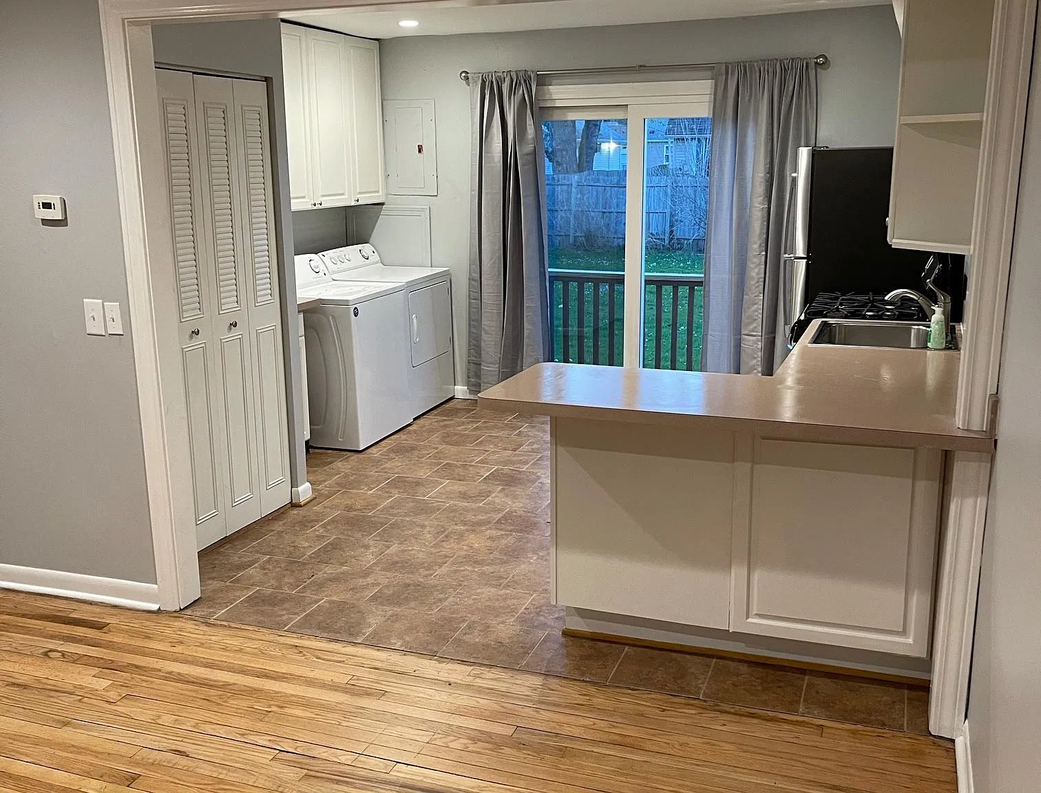 1131 E Meyers Ave — Photo 3