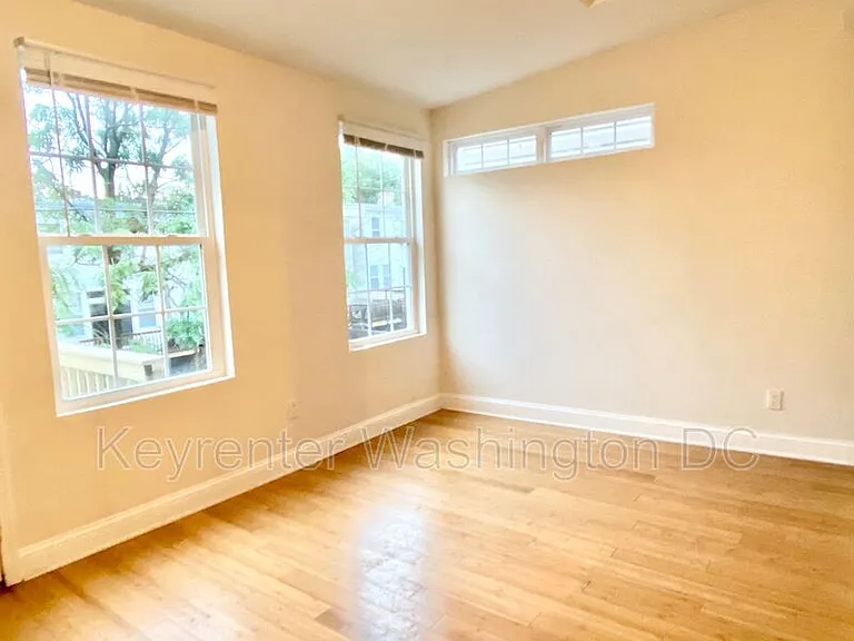 1204 Holbrook St NE #4 — Photo 8