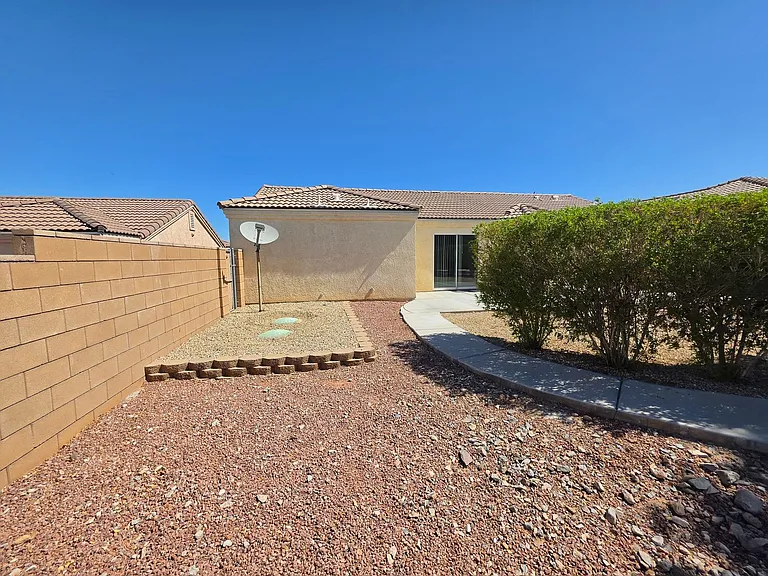 2086 E Jamie Rd — Photo 18