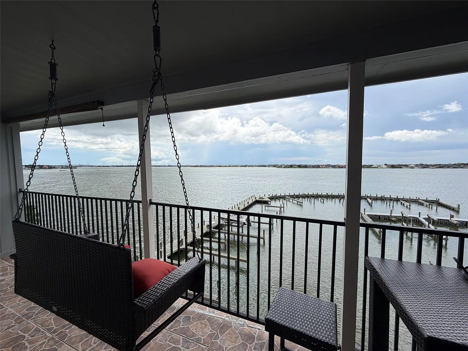 2 bed, 2.0 bath, 1018 sqft, $2,300 — Photo 1