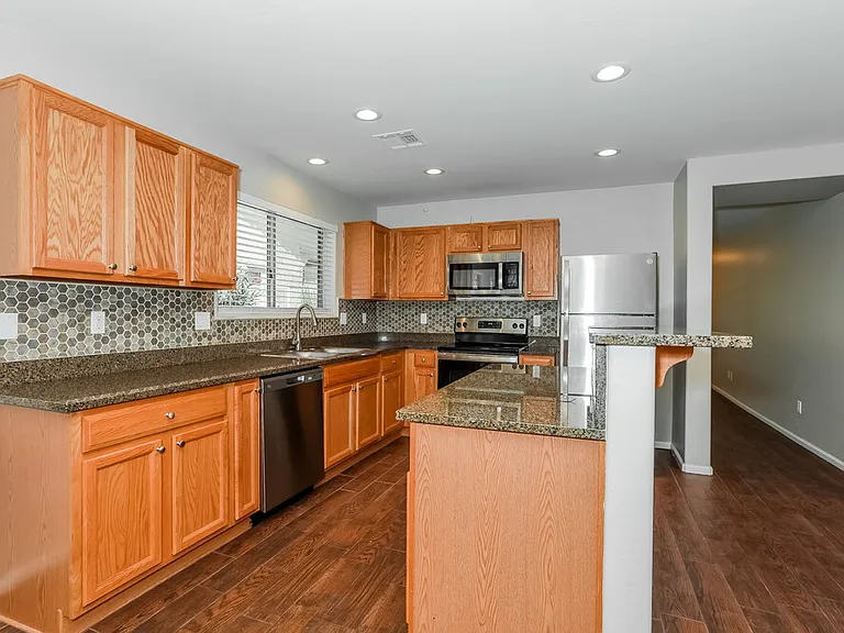 1084 S Olympic Dr — Photo 7