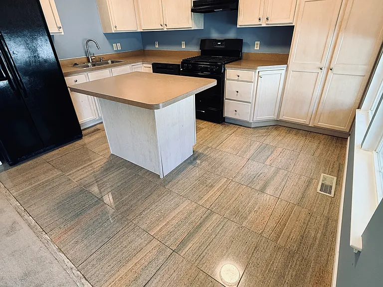 1688 Pinewind Dr — Photo 18