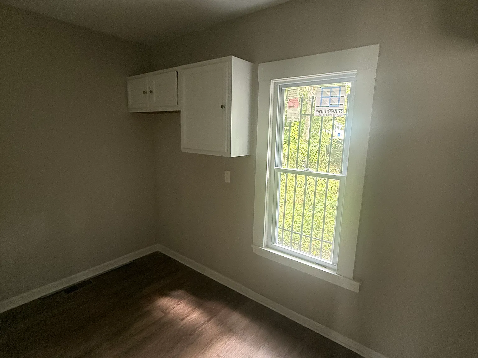 3 bed, 975 sqft, $1,300 — Photo 3