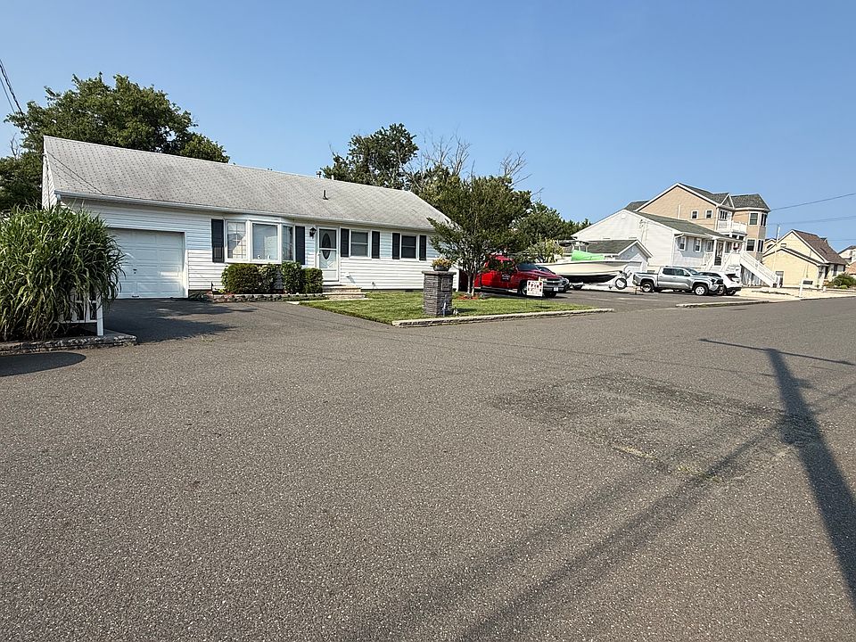 1st image of 3238 Meadow St