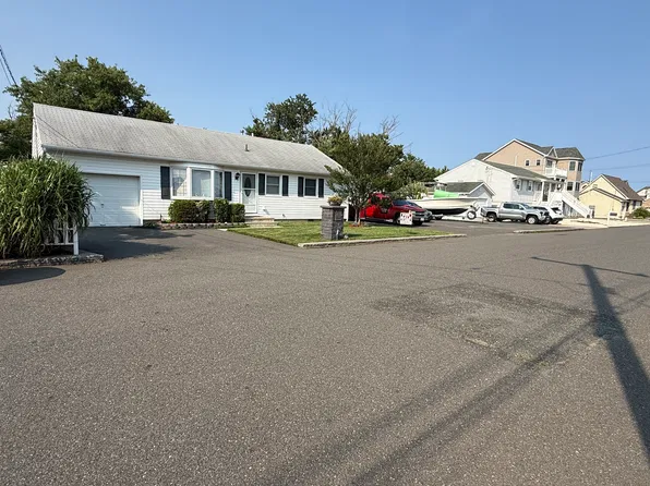 3238 Meadow St, Toms River, NJ 08753