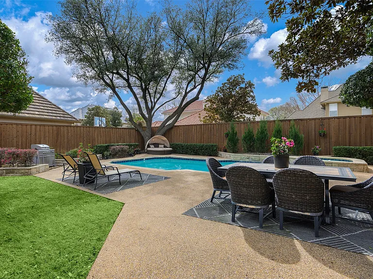 5624 Gillum Dr — Photo 32