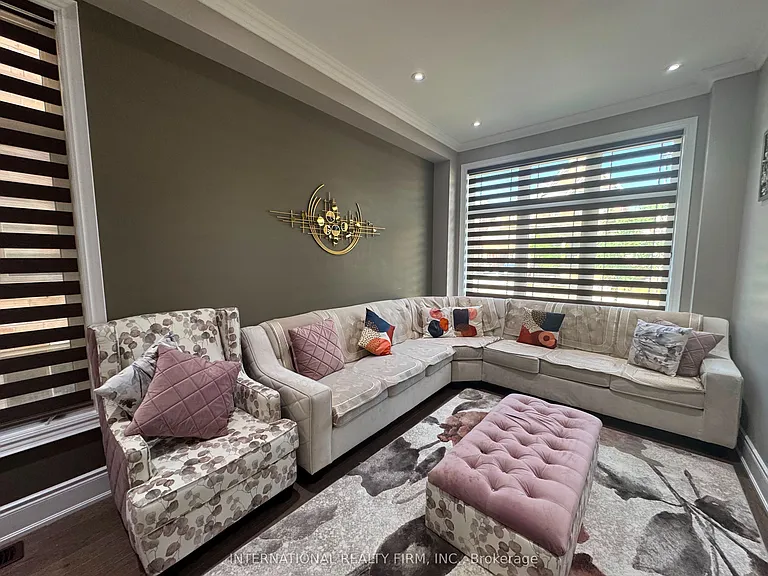 45 Daisy Meadow Cres — Photo 8