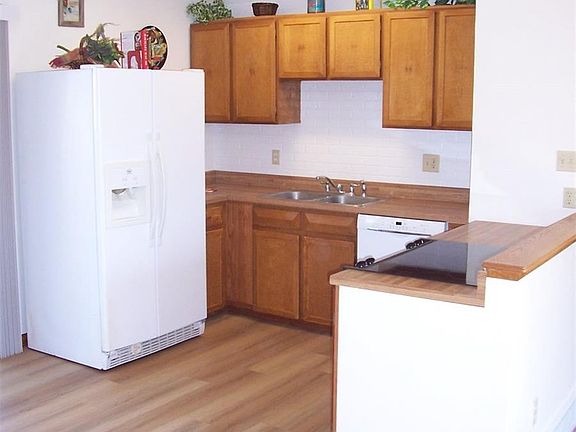 4th image of 11779 Acoma Street