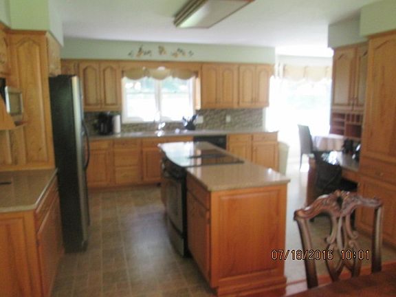 5th image of 102 Sumner Ave