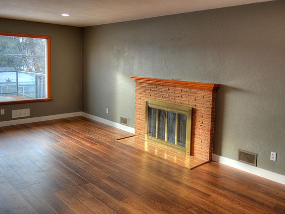 3rd image of 3219 N Park Blvd