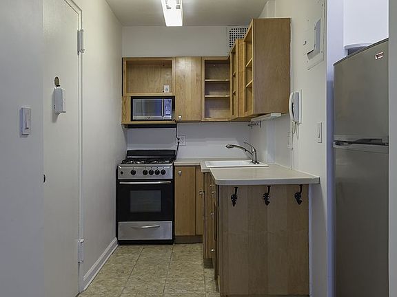 3rd image of 60 9th Ave Unit 431