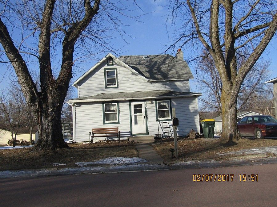 1st image of 815 E Elm St