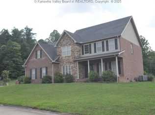 30 Cassidy Dr, Winfield, WV 25213