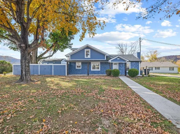 524 N Goodpasture St, Livingston, TN 38570