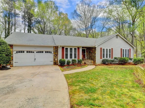 1915 Commonwealth Dr, Cumming, GA 30041