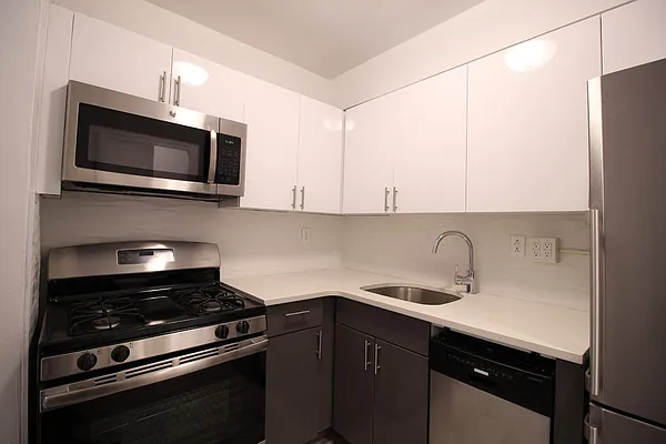 Rented by Kian Realty | media 10
